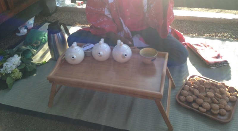 Illustration for article titled Someone Smuggled This Teahouse Into an LA Park Without Anyone Noticing